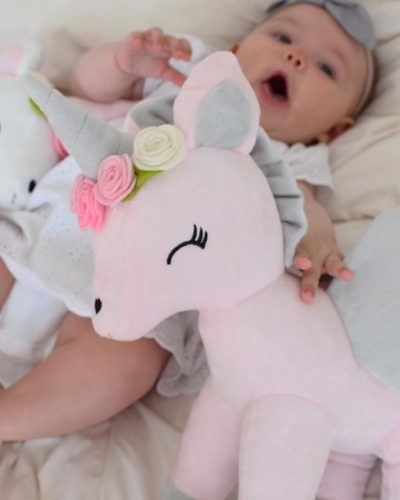 Névre szóló rózsaszín unikornis virággal L